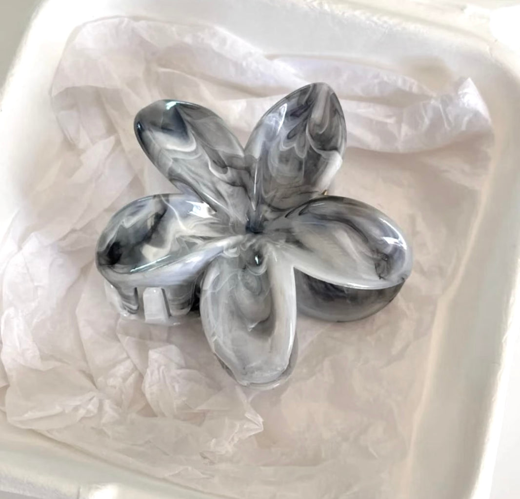 image Eggie Daisy Hair Clip