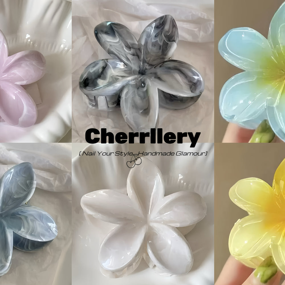 Eggie Daisy Hair Clip