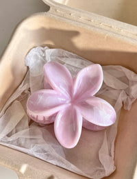 Eggie Daisy Hair Clip