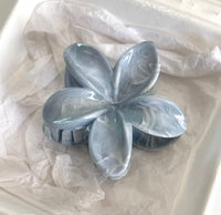 Eggie Daisy Hair Clip